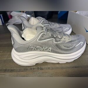 Hoka Women’s Clifton 10